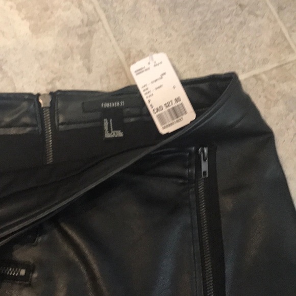 😎🥰3 for 20! Faux leather skirt - Picture 4 of 5